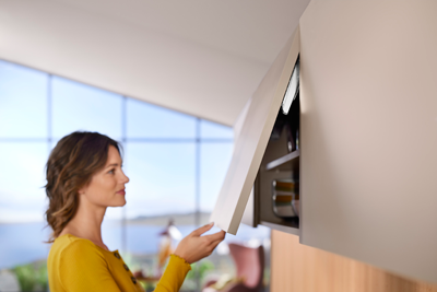AVENTOS HK top TIP-ON Blum - поворотный подъемник? демонстрируется открывание фасада