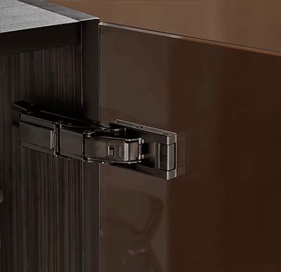 Петля мебельная BLUM CRISTALLO в цвете Черный Оникс 110° для стекла: стеклянных и зеркальных дверей CLIP-TOP BLUMOTION (арт. 71B4500C), со встроенным доводчиком.