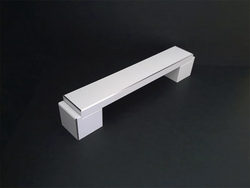 Ручки - скобы: US48-0XXX-RP9016. Gamet (Польша). Белый глянцевый с ошлифованными  ребрами.